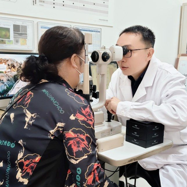 73岁高度近视患者植入新型晶体，重启清晰视界